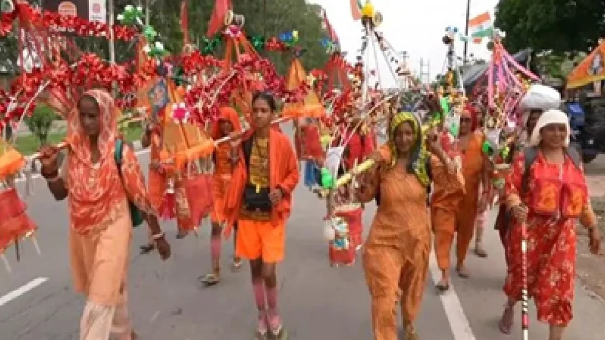 Supreme Court on QR Code in Kanwar Yatra Route: Supreme Court order came on the instructions of UP government to display QR code on Kavad Yatra Route, know what bid court?
