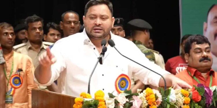 Tejashwi Yadav, Election Commission of India, Bihar Elections 2025, BJP in Bihar, Tejashwi vs BJP, President's Rule Bihar, Democratic Crisis in Bihar, VOTER LISTOTORVERSY, INDIN Opposition Politics, EC Bias Allegations, Bihar Political News, Tejashwi on Modi, Bihar Democracy under Threat, BJP Election Manipulation, Election Commission Controversy, VOTERE SUPPRESSION INDINA One Election, Bihar Political Crisis, Modi Bihar Strategy, Bihar Voter Fraud | Election Commission is a BJP servant! Tejashwi's charge - murder of democracy in Bihar, BJP will bring President's rule? , News Track in Hindi