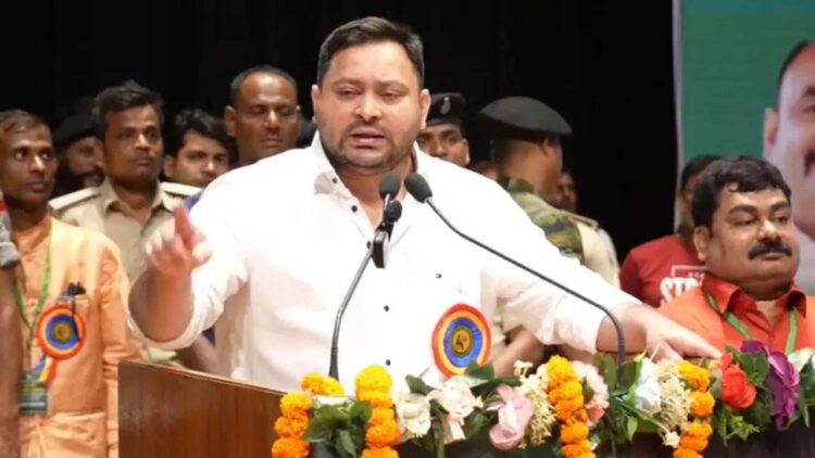 Tejashwi Yadav, Election Commission of India, Bihar Elections 2025, BJP in Bihar, Tejashwi vs BJP, President's Rule Bihar, Democratic Crisis in Bihar, VOTER LISTOTORVERSY, INDIN Opposition Politics, EC Bias Allegations, Bihar Political News, Tejashwi on Modi, Bihar Democracy under Threat, BJP Election Manipulation, Election Commission Controversy, VOTERE SUPPRESSION INDINA One Election, Bihar Political Crisis, Modi Bihar Strategy, Bihar Voter Fraud | Election Commission is a BJP servant! Tejashwi's charge - murder of democracy in Bihar, BJP will bring President's rule? , News Track in Hindi