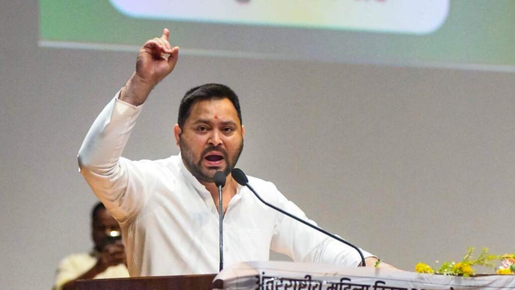 Tejashwi Yadav's Big Move Before Bihar Elections 2025: Mahagathbandhan to launch statewide yatra with rahul gandhi | Tejashwi's 'journey' will tremble power? There is a ruckus in the politics of Bihar! , News Track in Hindi