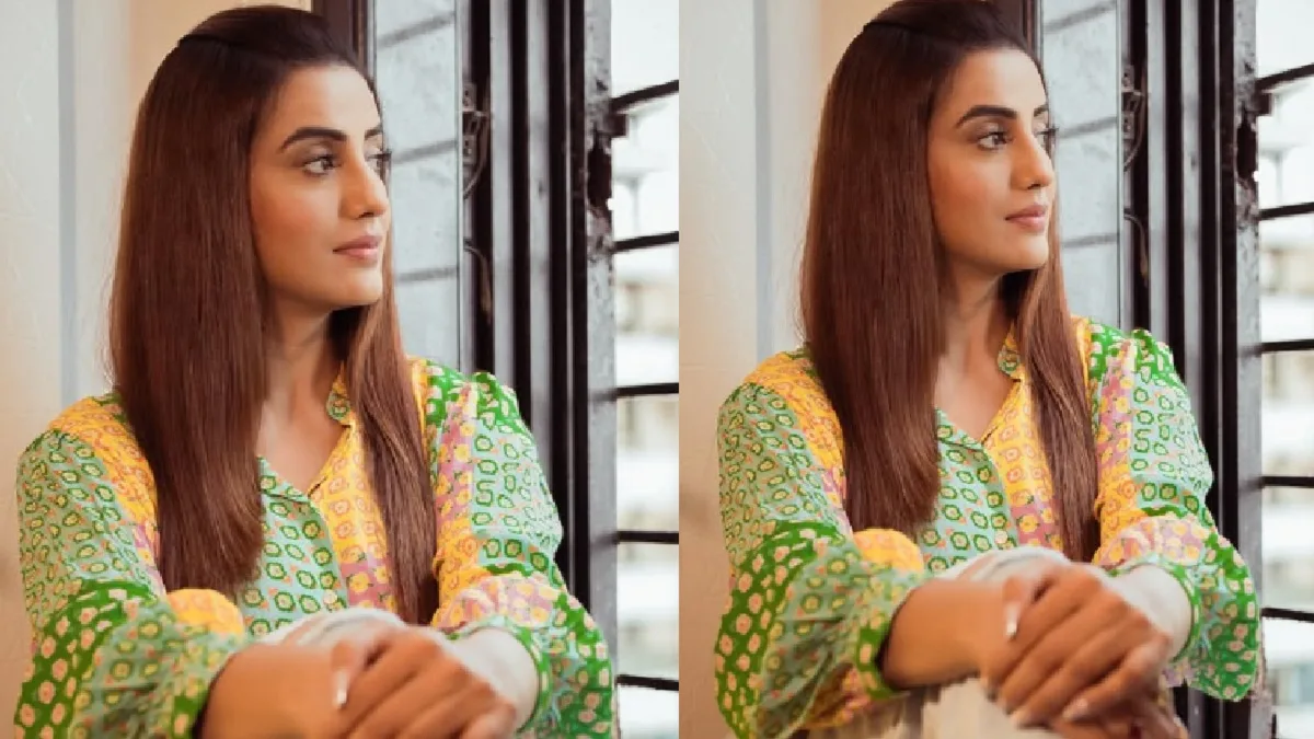 The heart of fans came on the simplicity of Akshara Singh, the actress was seen enjoying the rain