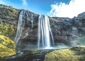 This is the world's most mysterious waterfall, not falling on sinners to a drop of this