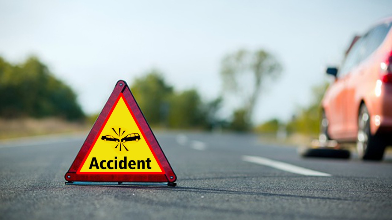 Tragic Road Accident Near Nashik in Maharashtra 7 Killed Two Injured in Collision Between Car and Bike | Painful road accident near Nashik in Maharashtra: 7 killed in car and bike collision, two injured | News Track in Hindi