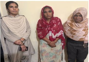 Two women smugglers arrested with 48 grams of smack in the action of Harmada police station