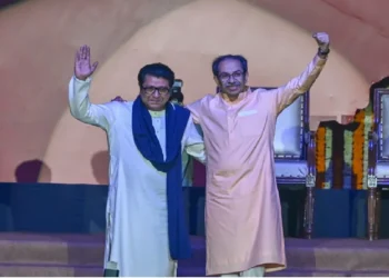 Uddhav and Raj Thackeray Shared Stage: The work that Balasaheb could not do ... After 20 years, while sharing the stage with Uddhav Thackeray, Raj Thackeray targeted CM Devendra Fadnavis, work that Balasaheb Cold Not Do ... Whil Sharing The Stage With Uddhavs 20 Years, Raj Thackeray Targeted CM Devendra Fadnavis