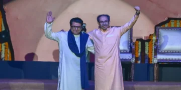 Uddhav and Raj Thackeray Shared Stage: The work that Balasaheb could not do ... After 20 years, while sharing the stage with Uddhav Thackeray, Raj Thackeray targeted CM Devendra Fadnavis, work that Balasaheb Cold Not Do ... Whil Sharing The Stage With Uddhavs 20 Years, Raj Thackeray Targeted CM Devendra Fadnavis