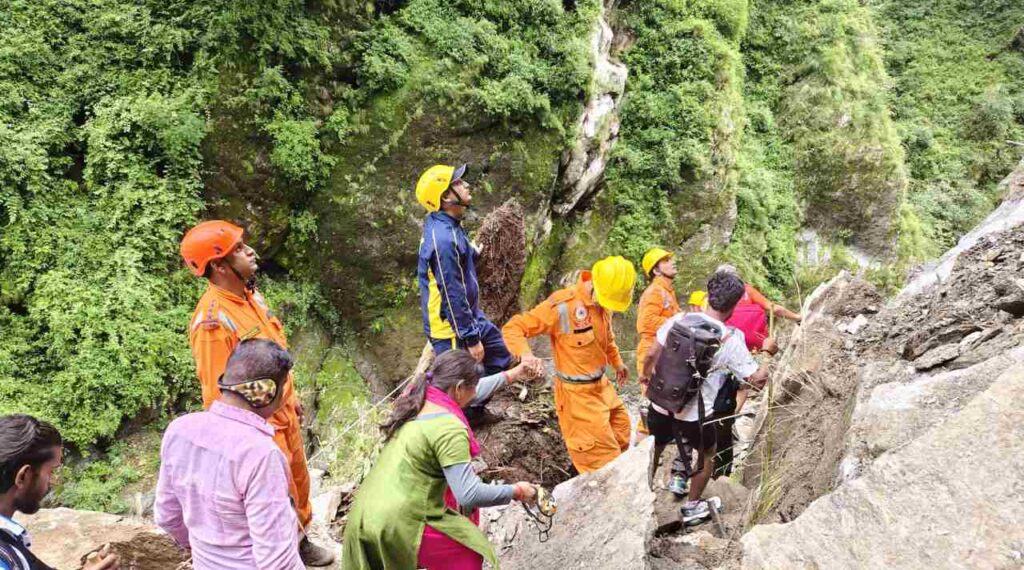 Uttarakhand Rain: 1600 Pilgrims Rescued from Kedarnath | Uttarakhand News: Higher rage, relief and rescue work continued in Rudraprayag, 1600 passengers have been safely evacuated from Kedarnath. News Track in Hindi