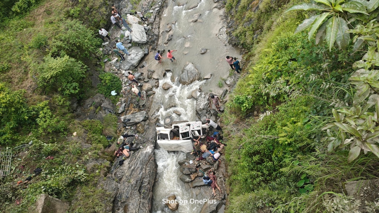 Uttarakhand seeks ¥ ¤ Pithoragarh Jeep Accidentà ¥ ¤ Pithoragarh News Deep Uttarakhand News: A horrific accident in Pithoragarh, Jeep falls in River in Muwani, 8 killed, 3 injured | News Track in Hindi
