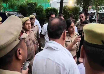 वाराणसी में बीजेपी MLC अरुण पाठक और IPS अंजलि विश्वकर्मा की तीखी बहस का VIDEO वायरल, CM य्गी तक पहुंचा मामला 