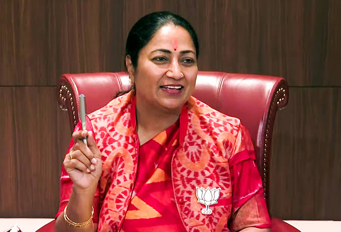 Attack on Delhi CM Rekha Gupta during public hearing; 'AAP' response, investigation started