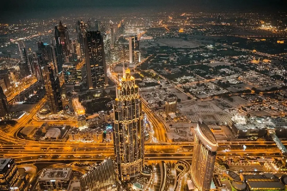 Before going to Dubai, girls should know the dress code there or else it will be difficult later