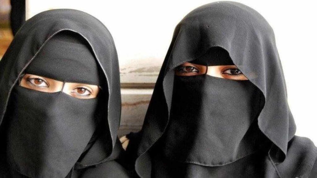 Bihar Voter List Scam | Pakistani women obtained fake Voter ids in Bhagalpur | Big scam in Bihar Sir, Voter ID made of Pakistani women in India without visa, stir in police headquarters. News Track in Hindi
