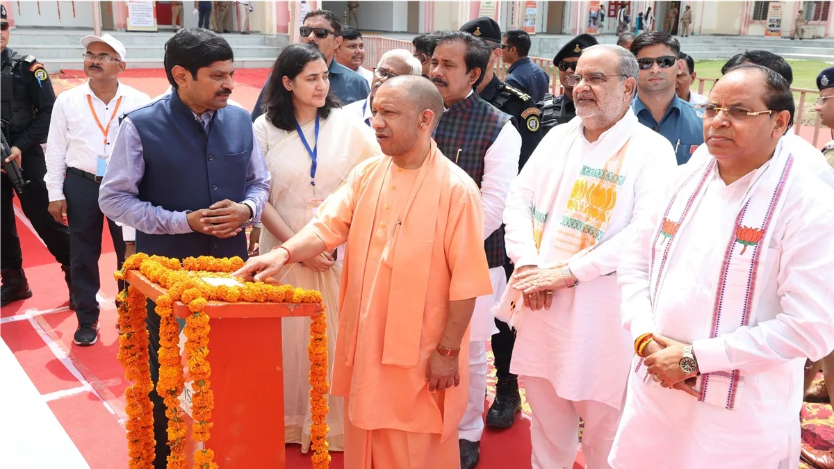 CM Yogi Adityanath Inaugurated Atal Residential School In Moradabad: Those who run the government with appeasement are neither home nor ghat, CM Yogi Adityanath's sharp attack on the opposition, inauguration of Atal Residential School in Moradabad, that is the government by neethera Here nor there, CM Yogi Adityanath's scathing attack on the opposition, Inaugurated Atal Residential School in Moradabad