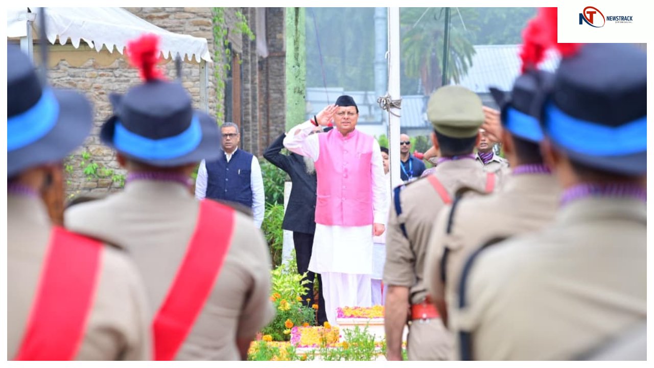 Chief Secretary Hosts Flag on 79th Independence Day, Highlights Uttarakhand's Development Vision | Hardun: On 79th Independence Day, the Chief Secretary emphasized flag hoisting, the development of Uttarakhand. News Track in Hindi