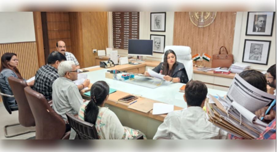 Greater Noida: Review meeting of IGRS portal, District Magistrate gave strict instructions to officials