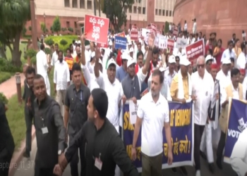 India alliance took out on SIR from Parliament to EC office March, Delhi Police stopped