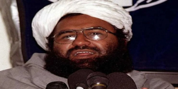 Maulana Masood Azhar: Maulana Masood Azhar, a terrorist gangster involved in making the headquarters of Jaish-e-Mohammed in India's attack, is posing on social media, chain, Maulana Masood Azhar Collecting Donation to Rebuilders of JAISH EOHAMMED WASED WAS DISTUROYEDE Indian Attack