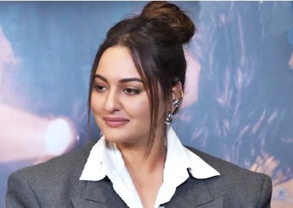 On the issue of dogs, Sonakshi Sinha said, "How many expressions have we become as a society