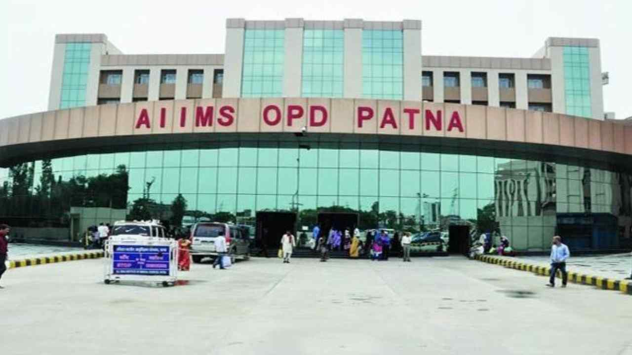Patna AIIMS Doctor Strike Over Alleged Assault By MLA Chetan Anand Fir Demanded | PATNA AIIMS: Strike of doctors in Patna AIIMS, demand for FIR on MLA | News Track in Hindi