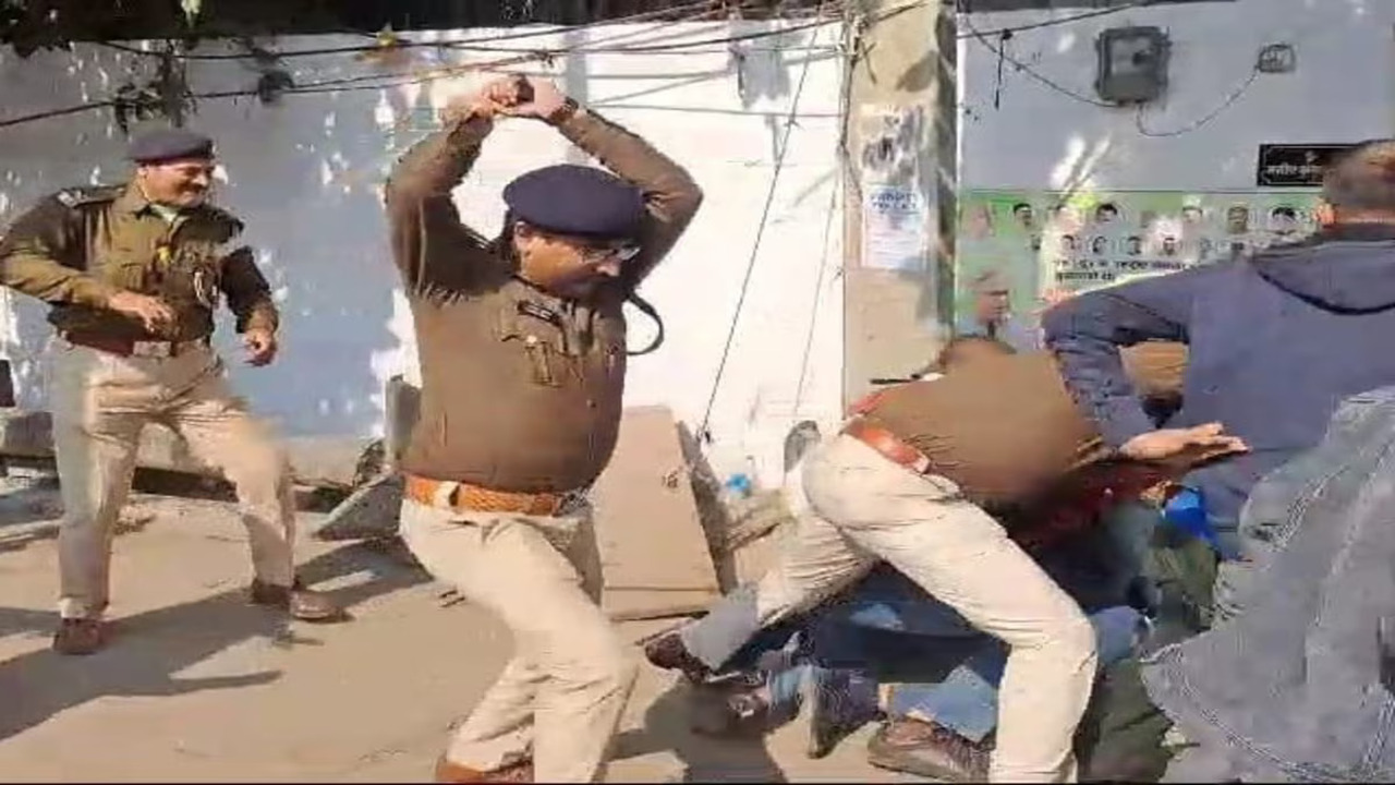 Patna Student Protest | Patna Lathi Charge News | Stet aspirants protest | Bihar Police Lathi Charge | TRE-4 Protest Bihar | STET Exam Demand Bihar | PATNA STUDENT PrOTEST: Police were performing for STET before TRE-4, the police rained on the teacher candidates. News Track in Hindi