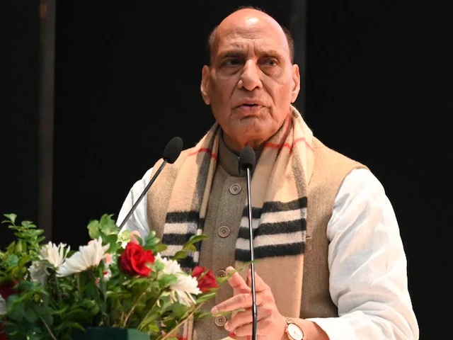 Rajnath singhâ € ™ s double attack on Trump and Terrorists, Sends Strong Message to Pakistan | Rajnath Singh Attacks Donald Trump's Tariff War | Rajnath Singh in Raisen Madhya Pradesh | Brahma Rail Coach Factory | MP Industrial Hub in India Military Strength | 'Jin Mohin Mara…' Rajnath's 'double attack' on Trump and terrorists! Hanuman recitation taught Pakistan | News Track in Hindi