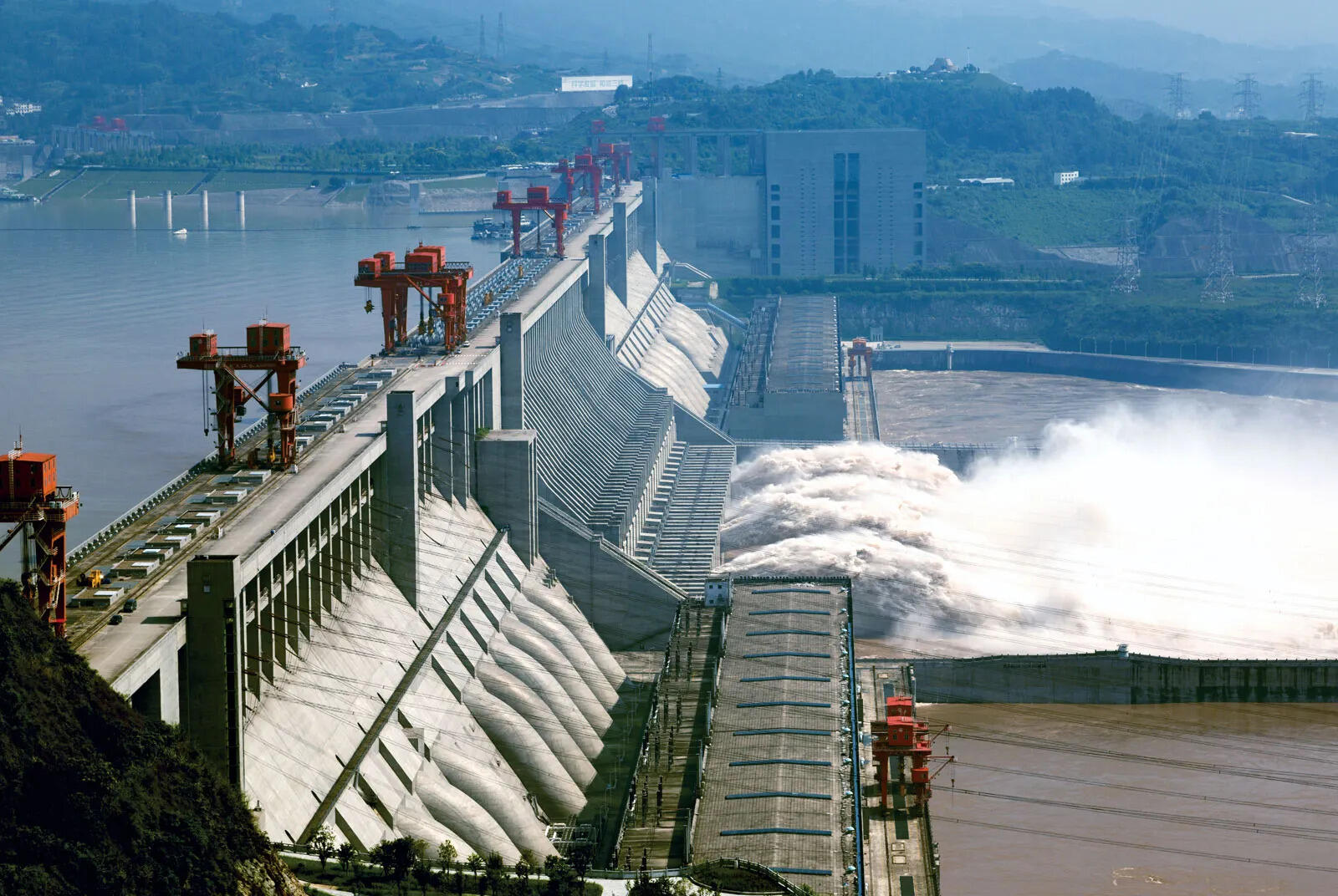 See the world's largest dam in pictures, and know interesting information related to its length and width