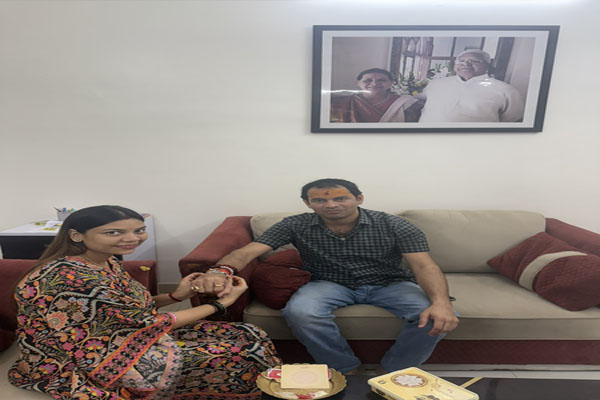 Tej Pratap celebrated Rakshabandhan with cousin in Bihar, four sisters have sent Rakhi