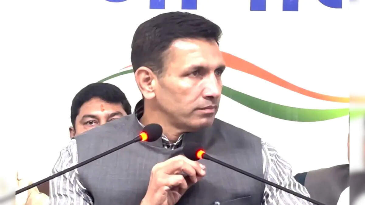 विधायक ने कलेक्टर के भ्रष्टाचार का पर्दाफाश किया! BJP सरकार पर PCC चीफ जीतू पटवारी ने साधा निशाना, देखे वायरल फुटेज 