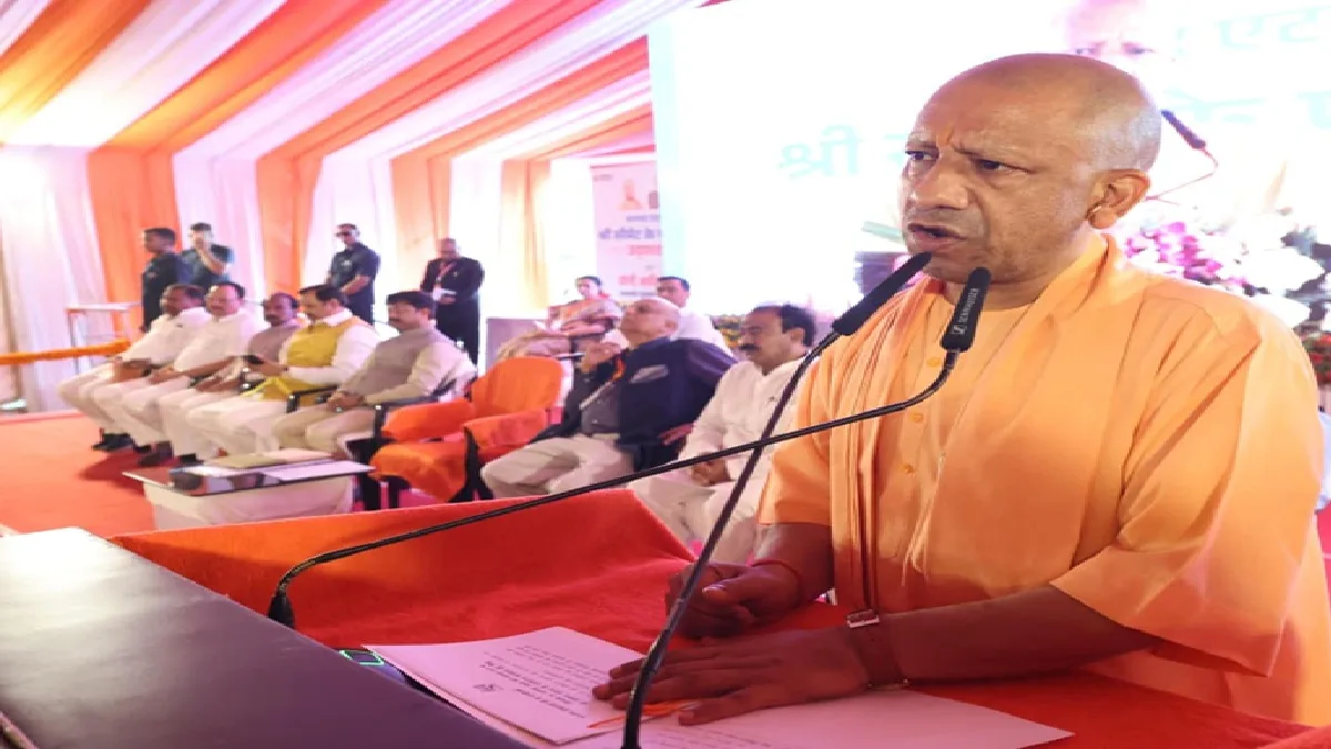 Yogi Adityanath at Etah: First the Mughals looted, the British destroyed, then Congress-SP erased identity, CM Yogi Adityanath run a sharp word, inauguration of cement plant in Etah, First Mughals Looted, British Destroyed, British Destroyed, THEN CONGRESS-SP EREDENTY, CM Yogi Adityanath Fired Sharma, Inaugurated a Cement Plant in Etah