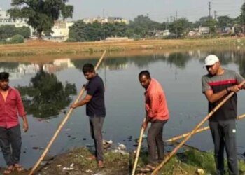 Preparations for Chhath Puja in Lucknow, cleaning work of Bandhuwa pond started
