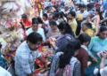 Decorated temples, Jagadamba Bhavani visiting ... Shardiya Navratri from today, shops were adorned outside temples, security arrangements also
