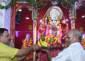 Crowds of devotees gathered in temples on Navratri .. Devotees are worshiping in different temples of Lucknow