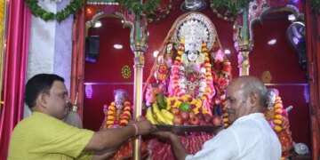 Crowds of devotees gathered in temples on Navratri .. Devotees are worshiping in different temples of Lucknow