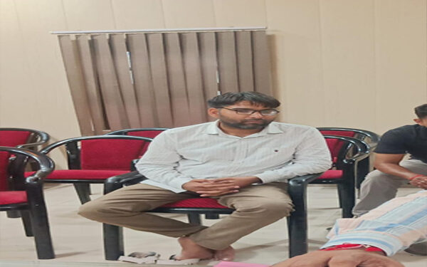 ACB raid in Bharatpur: Nadbai Tehsildar arrested red handed taking bribe of Rs 80,000