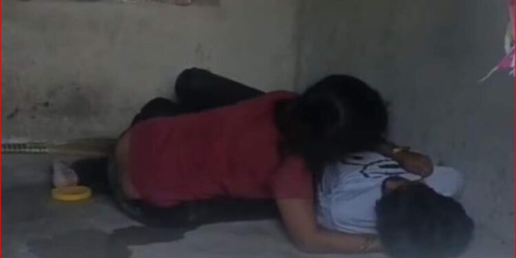After the fight with live-in partner, lover hanged, girlfriend was cooking in the kitchen