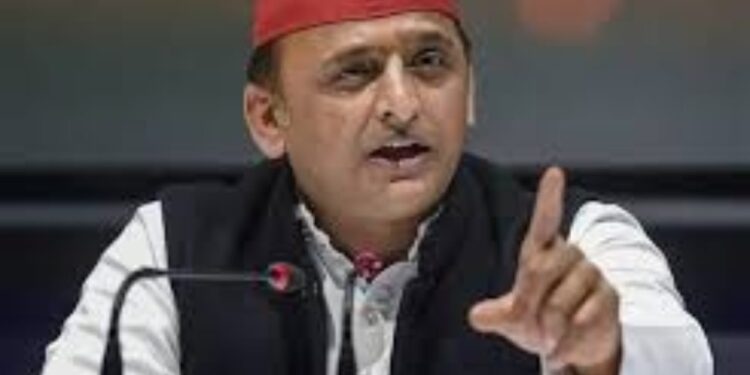 Akhilesh Yadav Attacks BJP: Claims Injustice, Alleges Suppression of Poor in UP | Akhilesh Yadav Attacks BJP: Conviction in the government means only threats, Akhilesh Yadav's attack on BJP | News Track in Hindi