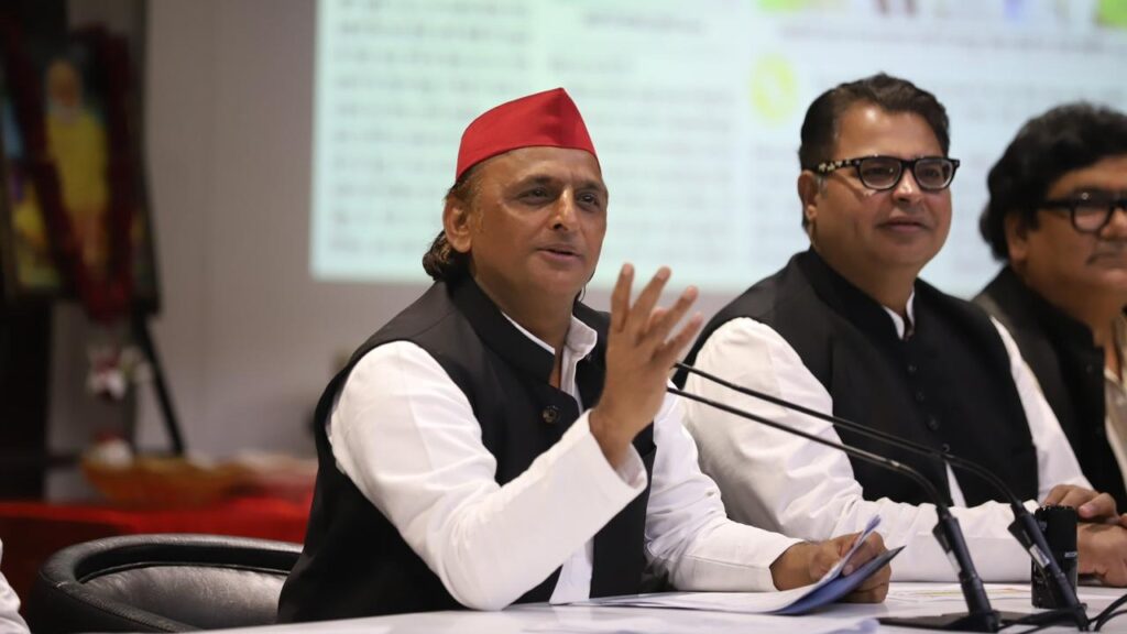 Akhilesh Yadav Criticizes Us H-1B Fee Hike, Questions India's Foreign Policy & Government's Weakness | Akhilesh Yadav's attack: America's 'H-1B', serious questions from the government regarding foreign policy on increase in visa fees! , News Track in Hindi