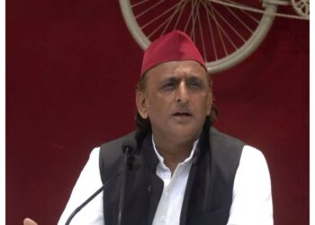 Akhilesh Yadav criticizes the Center on H-1B visa fee, weakened the foreign policy of the government