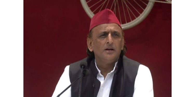 Akhilesh Yadav criticizes the Center on H-1B visa fee, weakened the foreign policy of the government