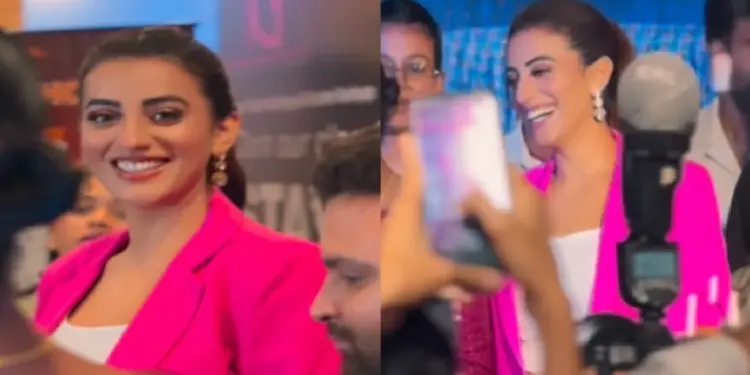 Akshara Singh reached Patna in Boss Lady Avatar, actress showed her fire in front of hundreds of cameras