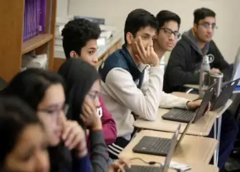 America issued strictness on student VISA, 330,000 Indian students looked at crisis, what should Indian students do in this situation
