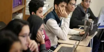 America issued strictness on student VISA, 330,000 Indian students looked at crisis, what should Indian students do in this situation