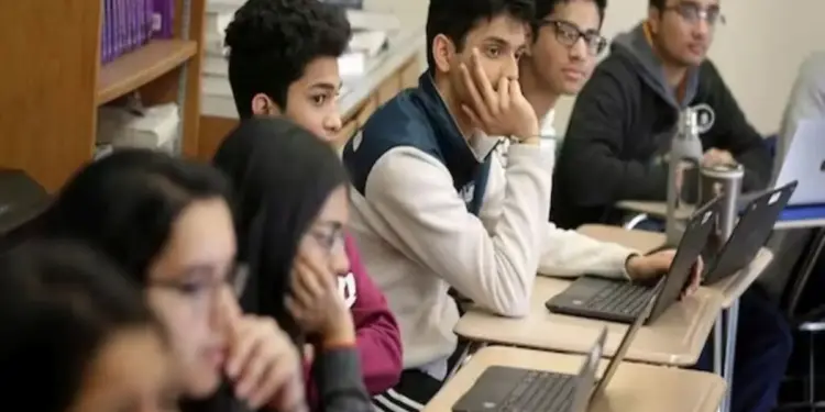 America issued strictness on student VISA, 330,000 Indian students looked at crisis, what should Indian students do in this situation