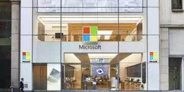 American tech firms urged their H-1B visa employees to return to America before Sunday deadline