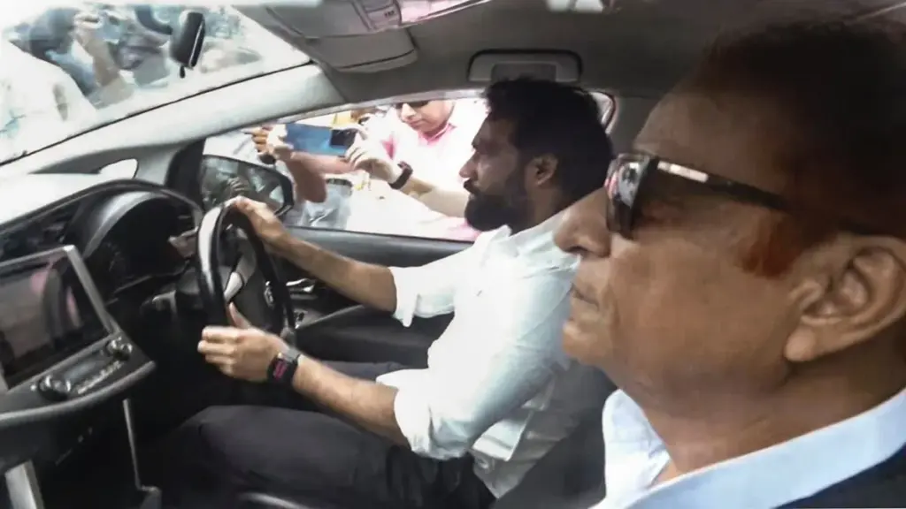 Azam khan's first comment after released from Jail: Leaf-leaves, Buta-bouta hall is going to us ... After being released from jail, Azam Khan gave the first response in old poetry, patta patta patta patta patta boota boota boota hai jaane hai ... AFTER BEING RELEASED FORM JAILESED FORM JAILESED FORM JAILESED From Khan Gave his first reaction in his old poetic style.