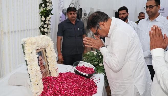 BJP state in -charge Dr. Satish Poonia reached Faridabad and expressed grief over the death of cabinet minister Vipul Goyal's sister -in -law