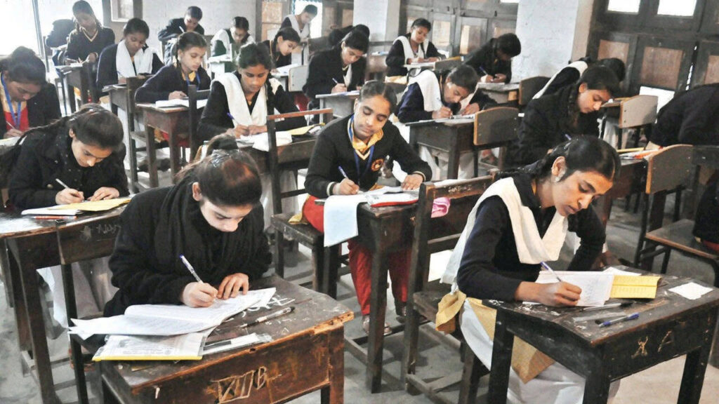 बड़ा बदलाव! CBSE 10वीं के स्टूडेंट्स ध्यान दें 3 सब्जेक्ट्स में फेल हुए तो दूसरी परीक्षा का चांस खत्म, पढ़े पूरी रिपोर्ट 