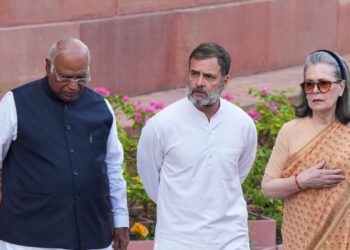 Bihar Election 2025 | CWC Meeting | Rahul Sonia Mallikarjun kharge in Patna | Bihar Latest Updates | , Bihar Election CWC Meeting: CWC meeting begins in Patna, Rahul-Sonia Gandhi and Kharge. News Track in Hindi