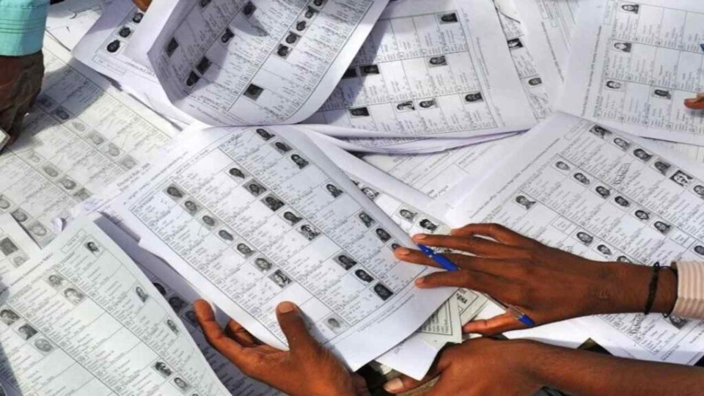 Bihar Final Voter List 2025: Patna Adds 1.63 Lakh New Voters | The final voter list in Bihar created a ruckus, 1.63 lakh new voters joined Patna. News Track in Hindi
