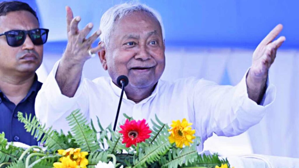 Bihar Government Increases Allowances for Vikas Mitras and Education Workers, â‚25,000 Tablet Aid | Before Bihar Election, Nitish's masterstroke, huge increase in the allowances of 'Vikas Mitras', will get separately for tablets 25,000. News Track in Hindi
